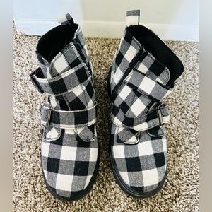 Women’s SO ankle boots, size 8, black and white checkered/plaid